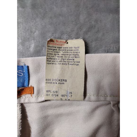 Dockers Khaki Pants Women’s 6 Short Beige Tapered Stain Defender Cotton - Picture 10 of 10